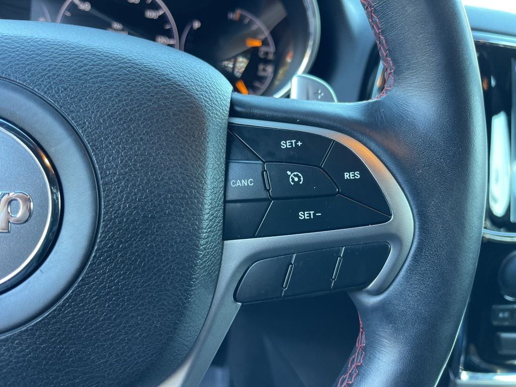 2019 Jeep Grand Cherokee TRAILHAWK *** SUPER LOW MILES LOCALLY OWNED AWD *