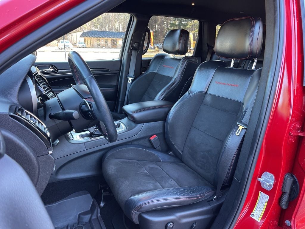 2019 Jeep Grand Cherokee TRAILHAWK *** SUPER LOW MILES LOCALLY OWNED AWD *