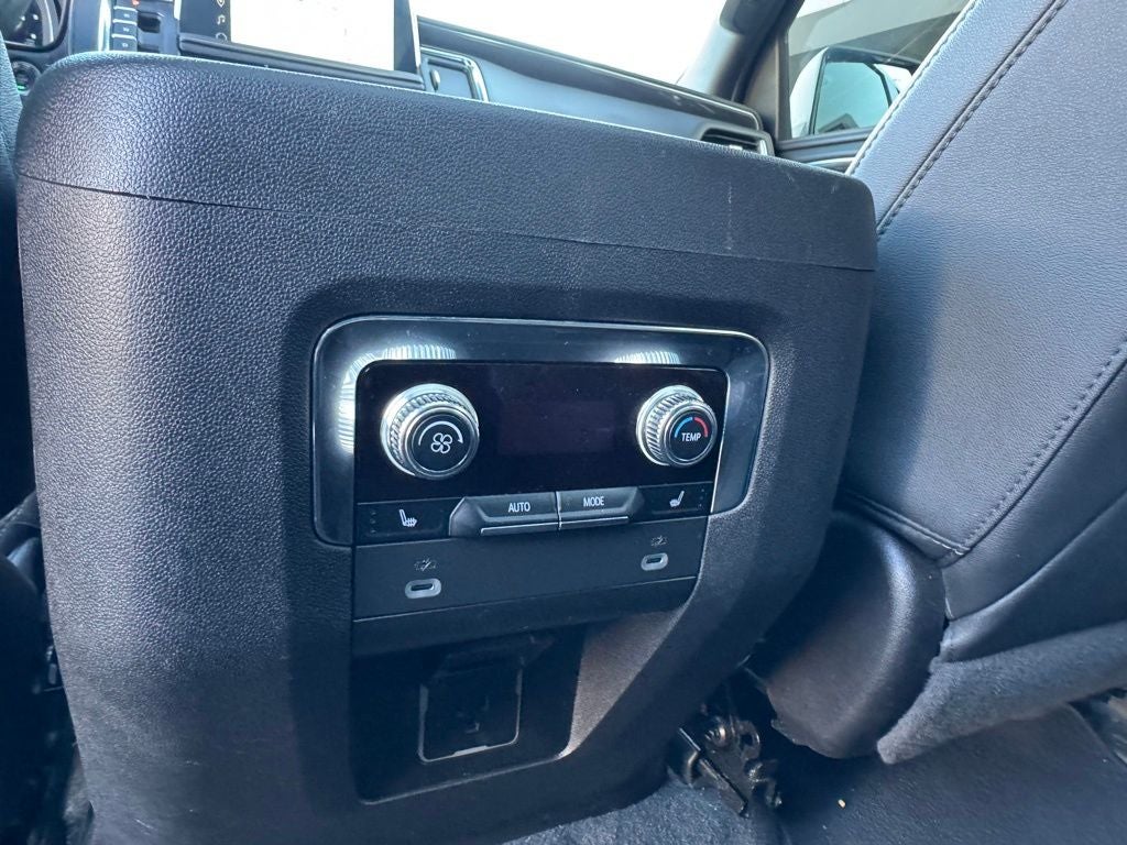 2023 GMC Yukon XL AT4 *** ONE OWNER SUPER CLEAN ***