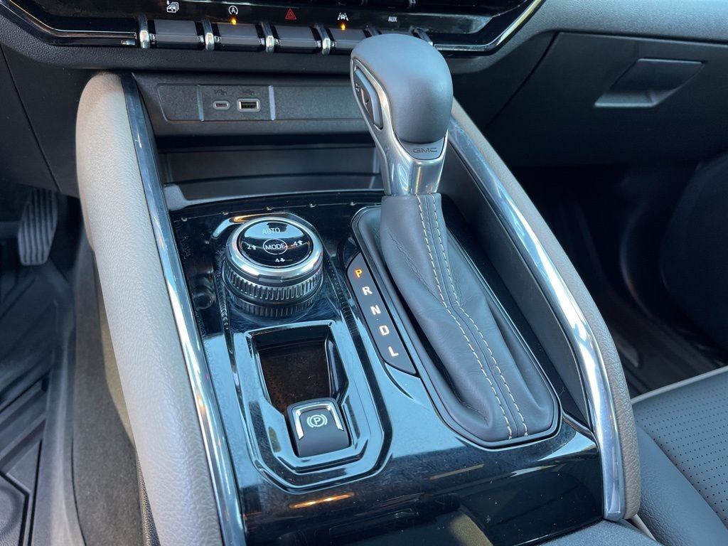 2025 GMC Canyon Denali *** LOADED 4WD LEATHER MOONROOF ***