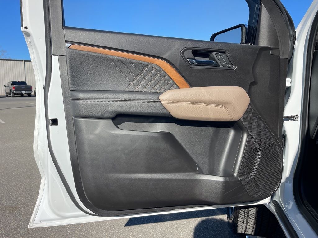 2025 GMC Canyon Denali *** LOADED 4WD LEATHER MOONROOF ***