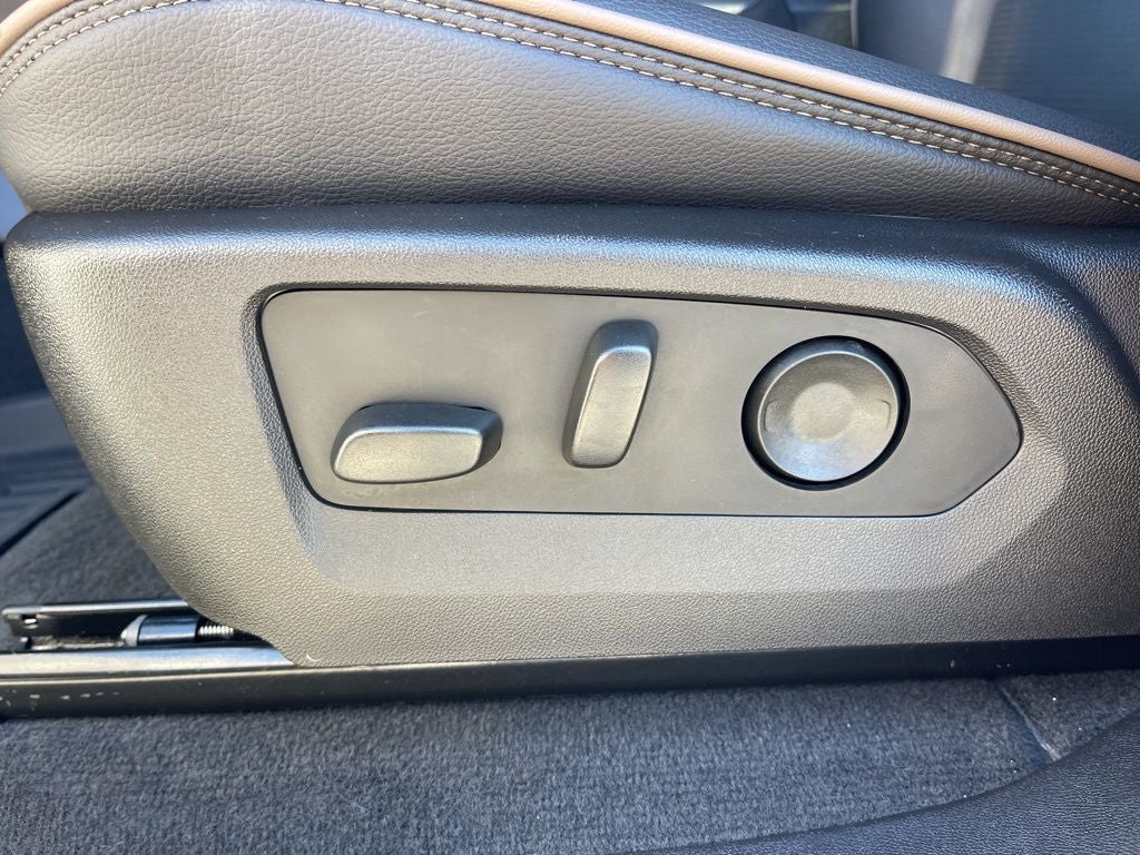 2025 GMC Canyon Denali *** LOADED 4WD LEATHER MOONROOF ***