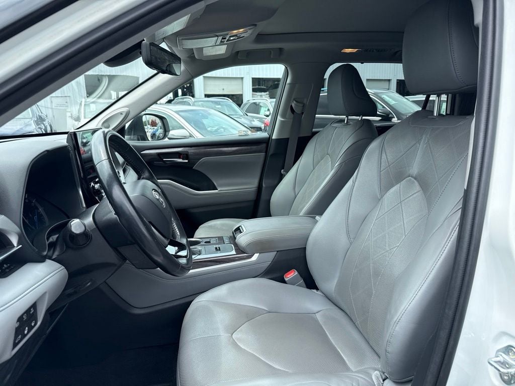 2020 Toyota Highlander Hybrid Platinum