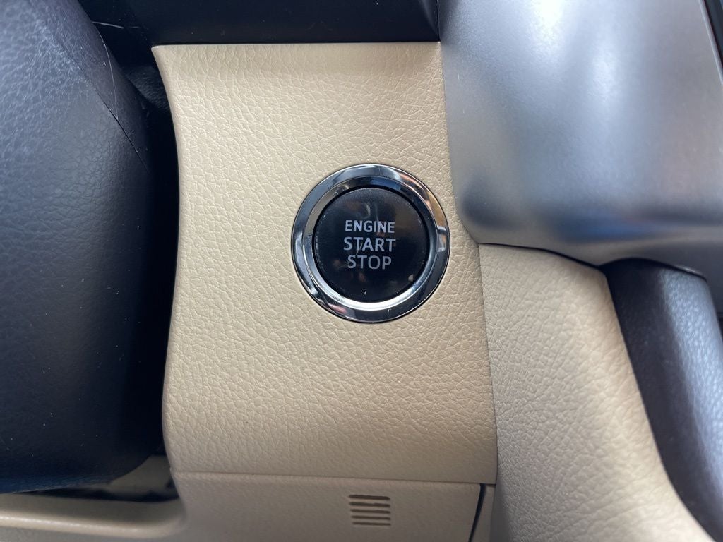 2017 Toyota Highlander XLE ***ONE OWNER AWD LEATHER LOADED ***