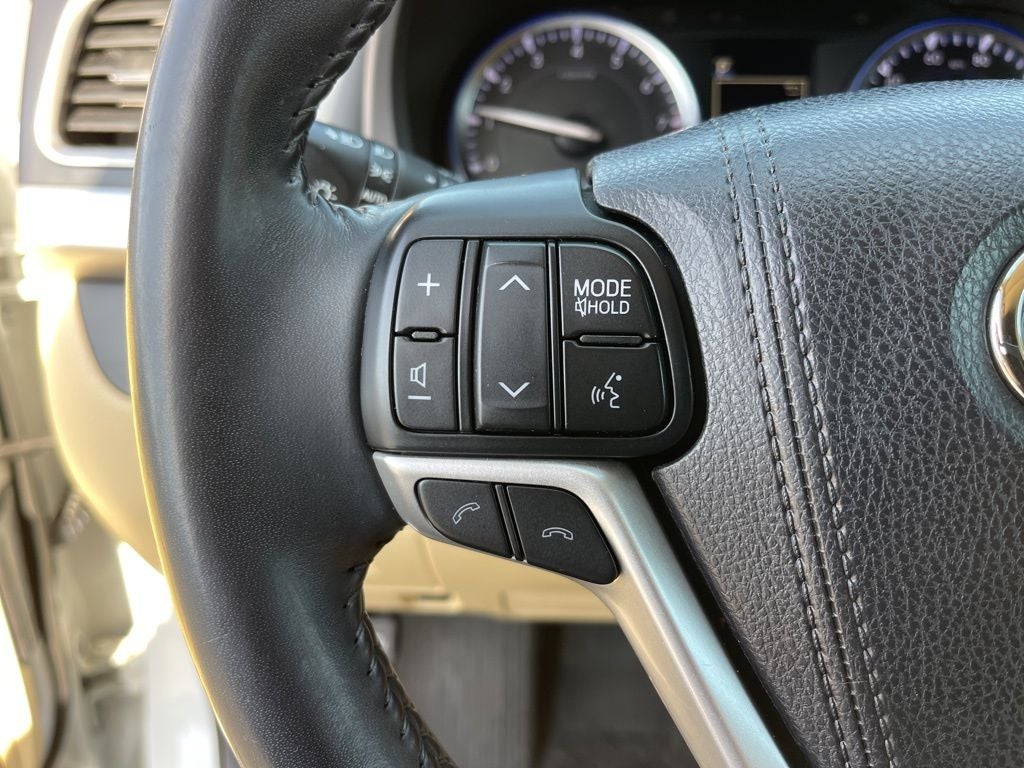 2017 Toyota Highlander XLE ***ONE OWNER AWD LEATHER LOADED ***