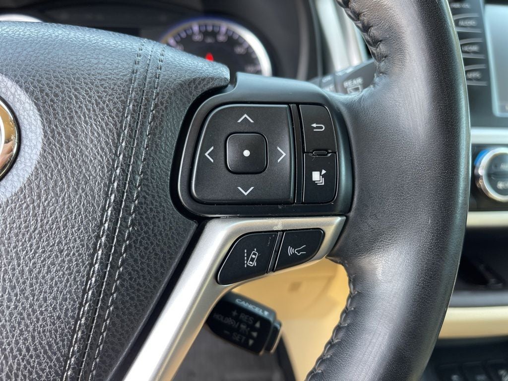 2017 Toyota Highlander XLE ***ONE OWNER AWD LEATHER LOADED ***