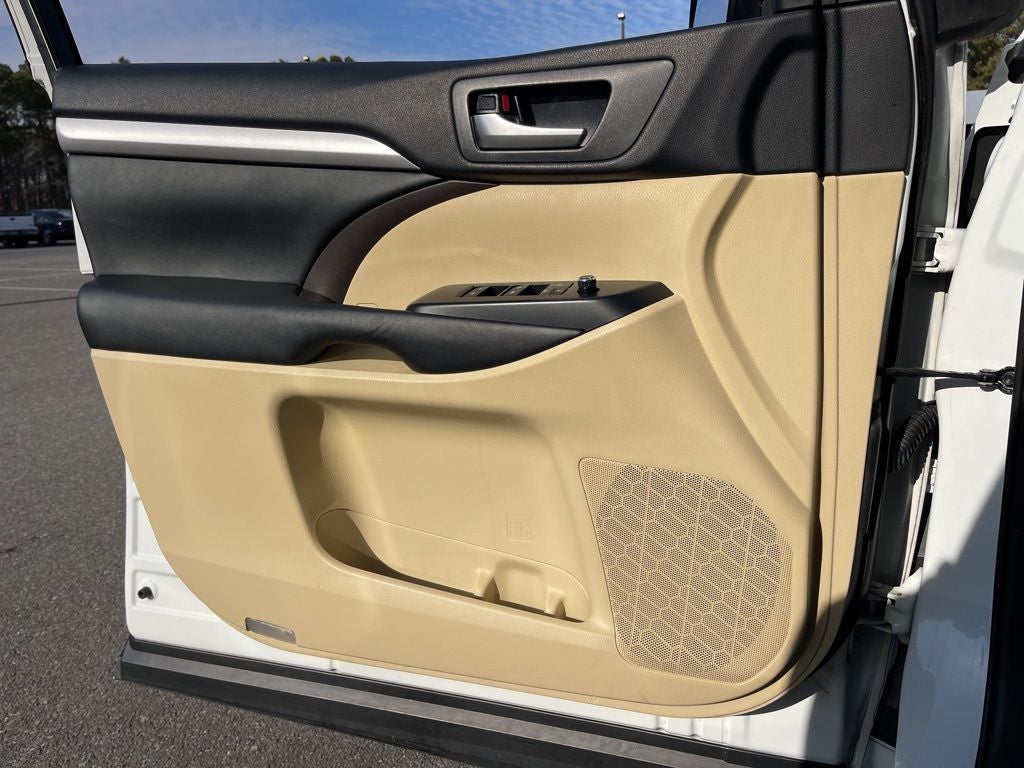 2017 Toyota Highlander XLE ***ONE OWNER AWD LEATHER LOADED ***