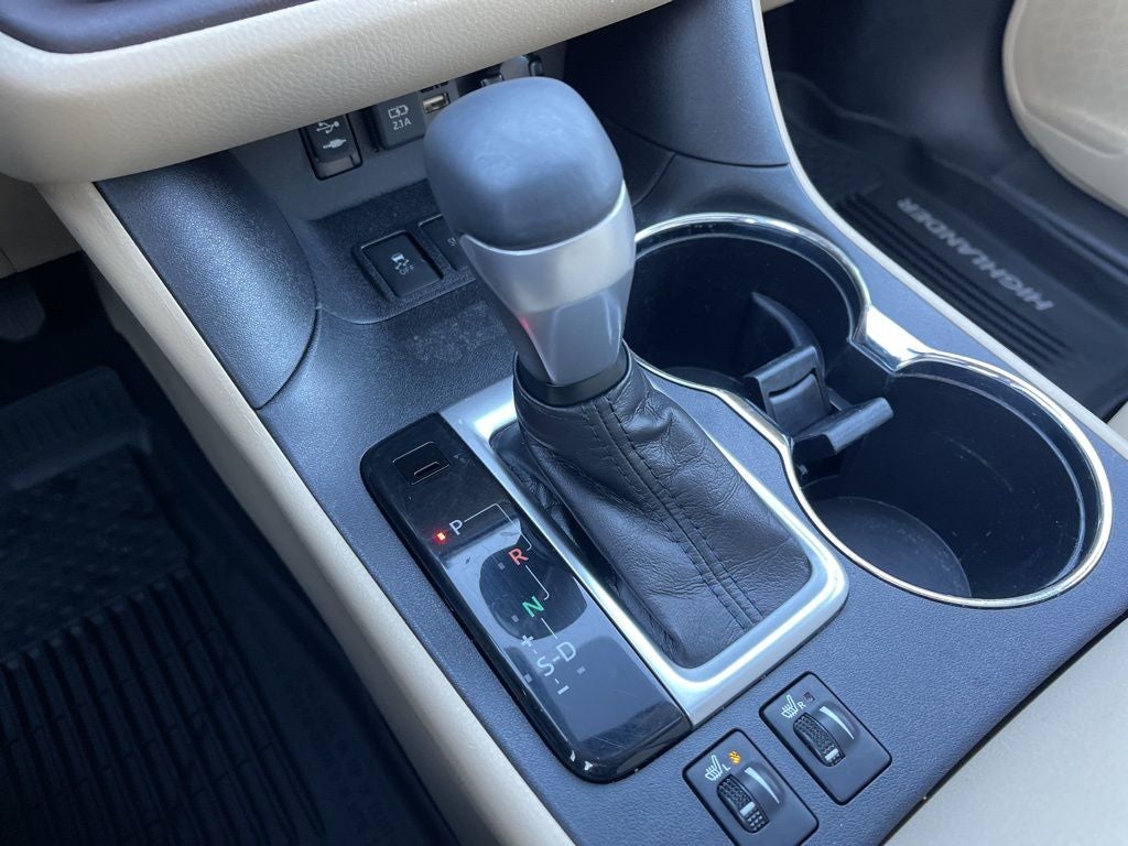 2019 Toyota Highlander XLE *** AWD PEARL WHITE LOCAL TRADE ***