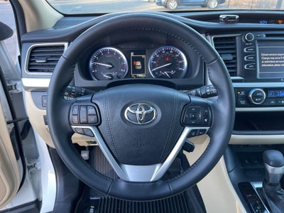 2019 Toyota Highlander XLE *** AWD PEARL WHITE LOCAL TRADE ***