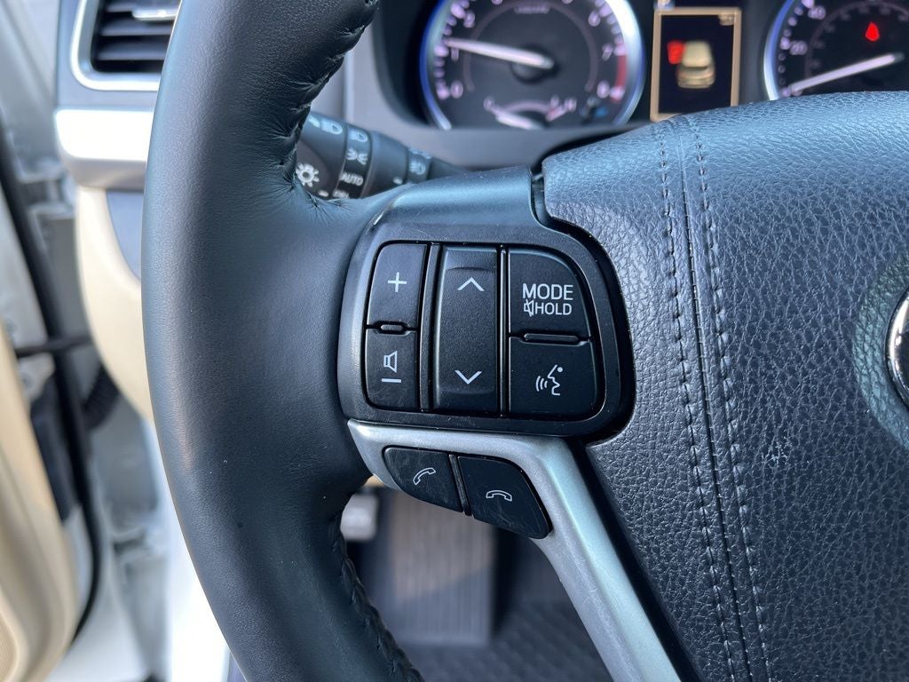 2019 Toyota Highlander XLE *** AWD PEARL WHITE LOCAL TRADE ***