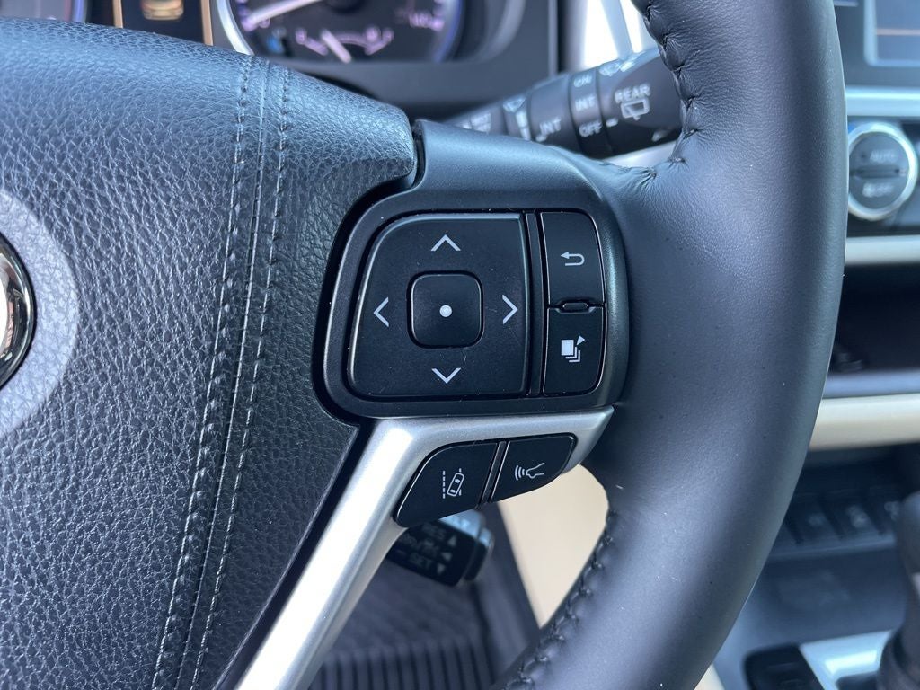 2019 Toyota Highlander XLE *** AWD PEARL WHITE LOCAL TRADE ***