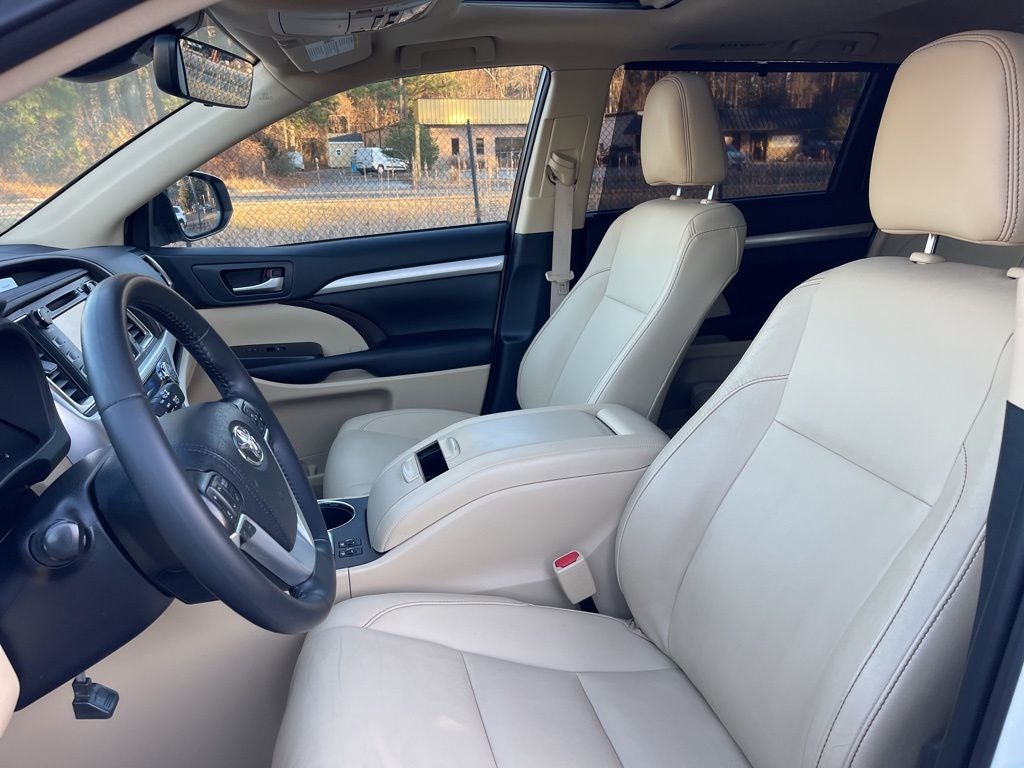 2019 Toyota Highlander XLE *** AWD PEARL WHITE LOCAL TRADE ***