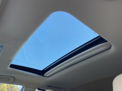 2019 Toyota Highlander XLE *** AWD PEARL WHITE LOCAL TRADE ***