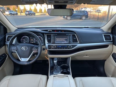 2019 Toyota Highlander XLE *** AWD PEARL WHITE LOCAL TRADE ***