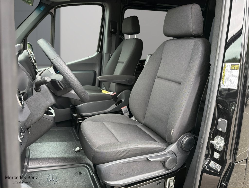 2025 Mercedes-Benz Sprinter 2500 Passenger 144 WB