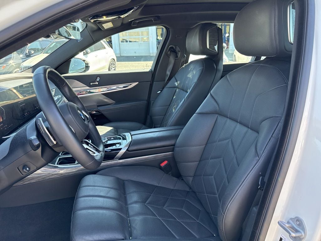 2025 BMW 7 Series 740i xDrive