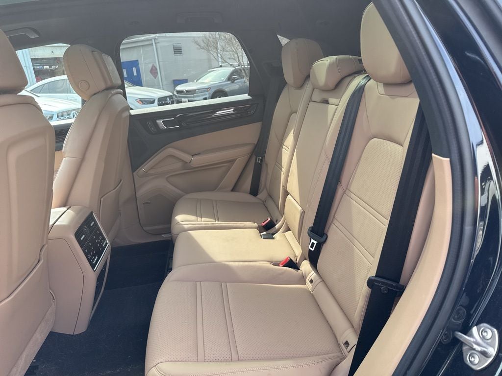 2022 Porsche Cayenne Base