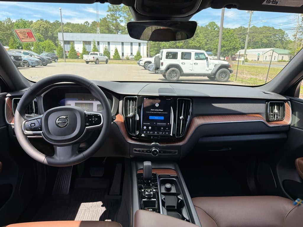 2024 Volvo XC60 B5 Plus Dark Theme