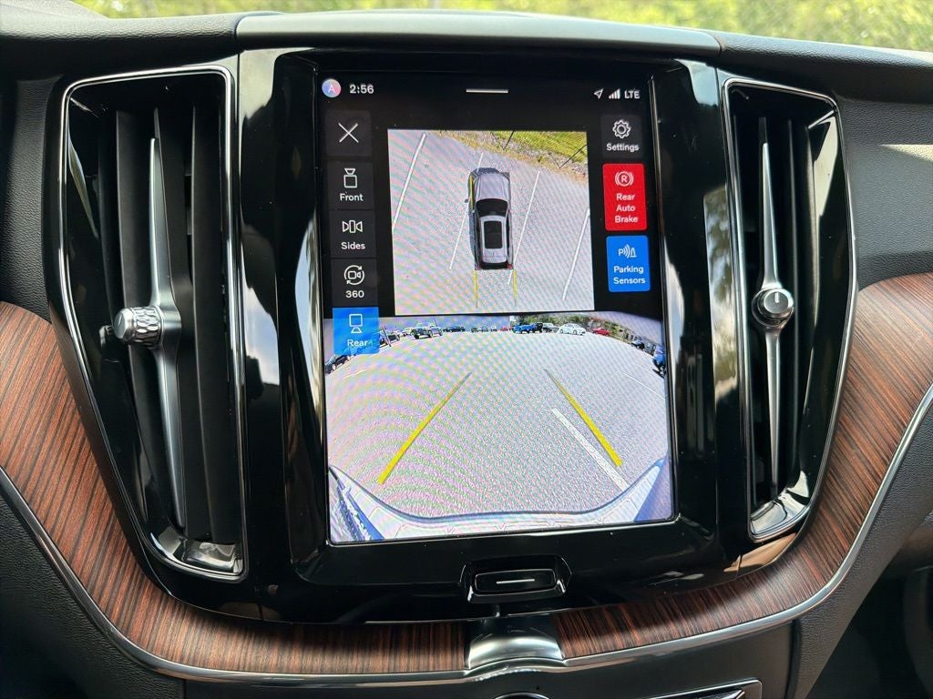 2024 Volvo XC60 B5 Plus Dark Theme
