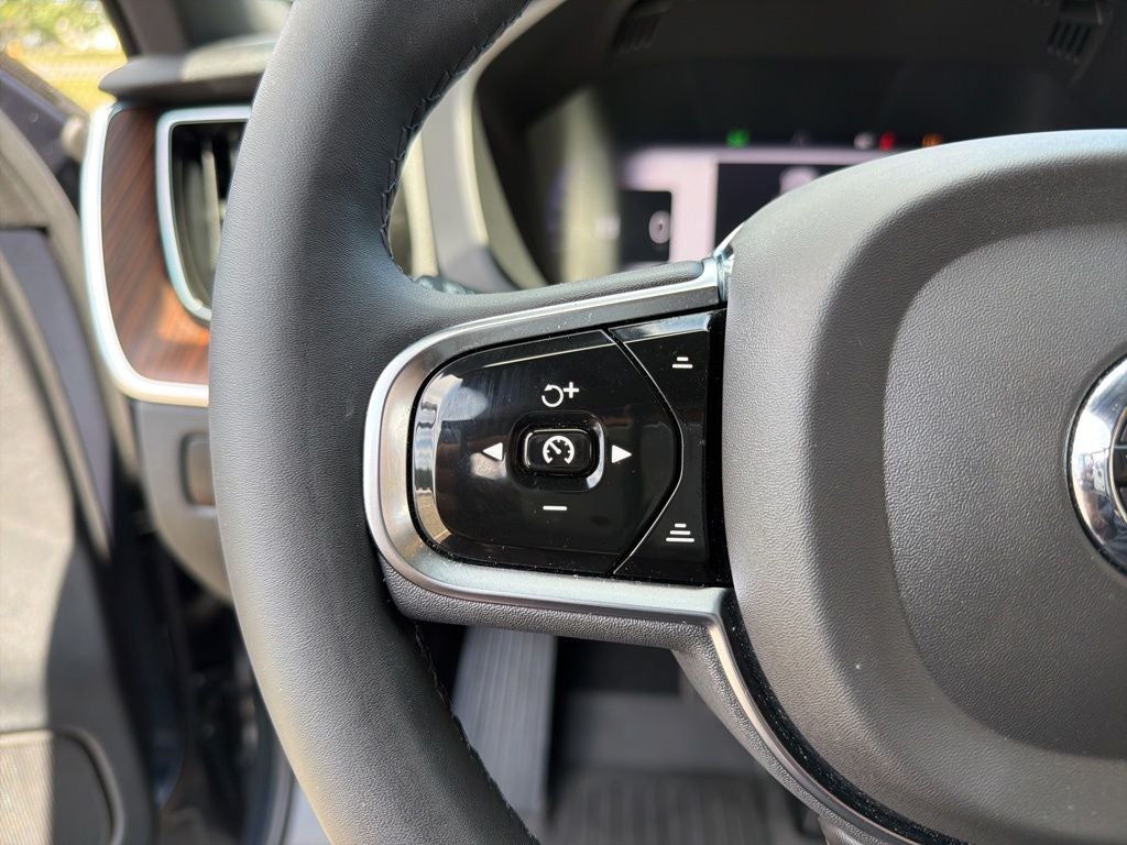 2024 Volvo XC60 B5 Plus Dark Theme