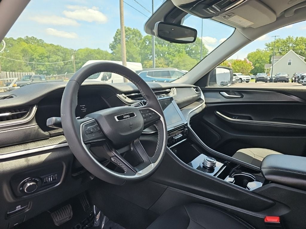 2023 Jeep Grand Cherokee L Laredo **** ONE OWNER ****