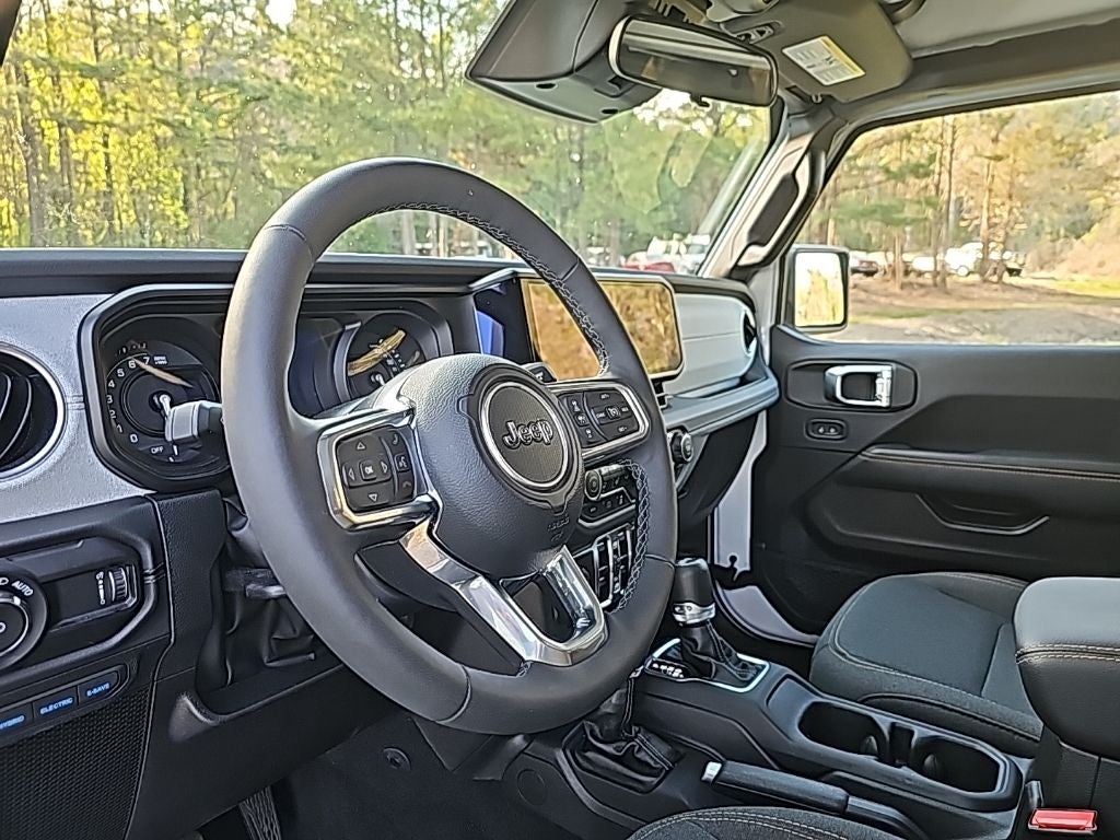 2025 Jeep Wrangler Sahara 4xe *** ONE OWNER ***