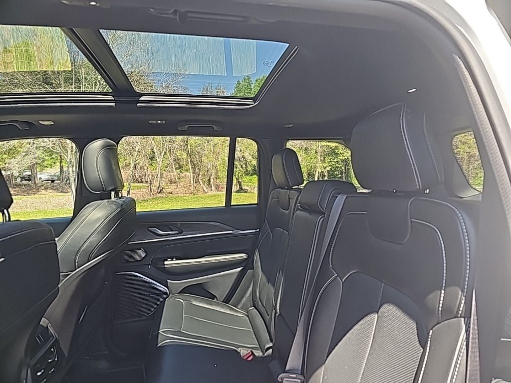 2023 Jeep Grand Cherokee Overland 4xe *** ONE OWNER ***