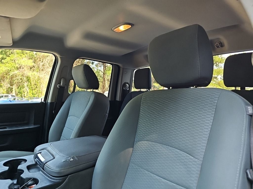 2018 RAM 1500 Express *** ONE OWNER ** HEMI V8 ***