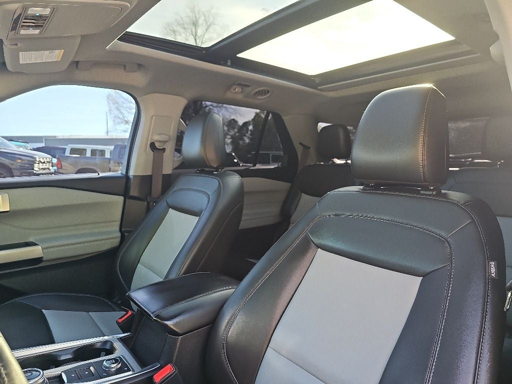 2024 Ford Explorer XLT *** ONE OWNER ** CLEAN TRADE ****