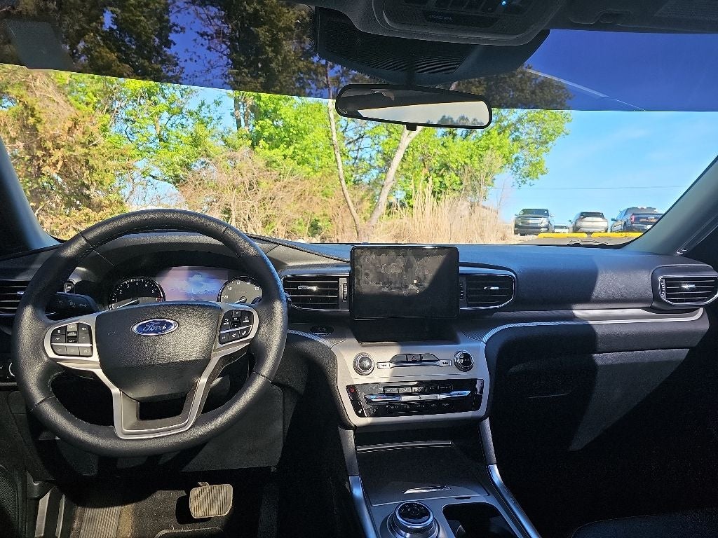 2024 Ford Explorer XLT *** ONE OWNER ** CLEAN TRADE ****
