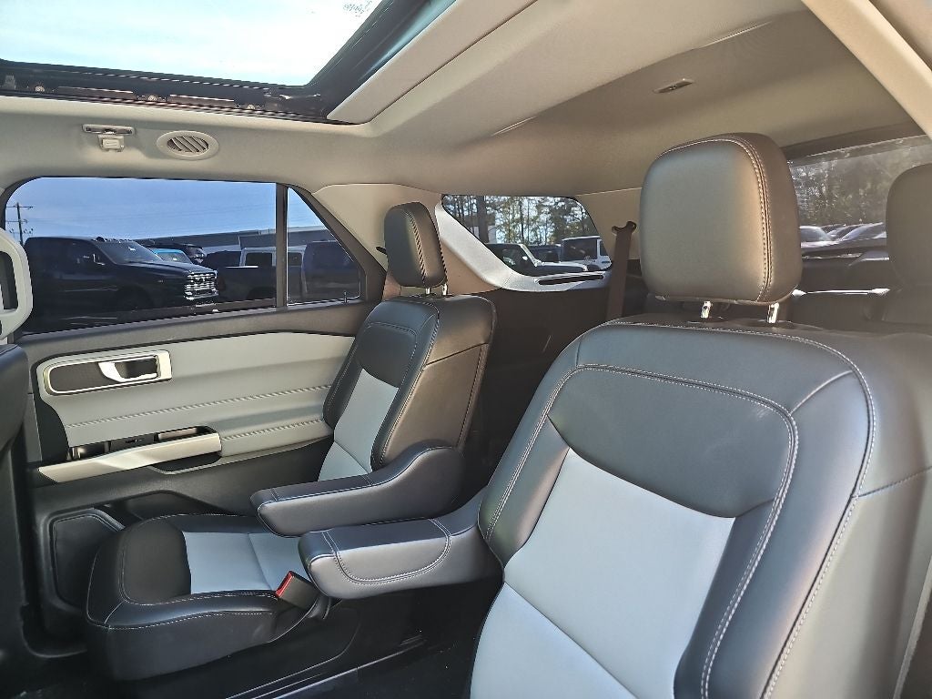 2024 Ford Explorer XLT *** ONE OWNER ** CLEAN TRADE ****