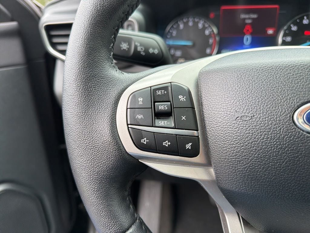 2024 Ford Explorer XLT *** ONE OWNER ** CLEAN TRADE ****