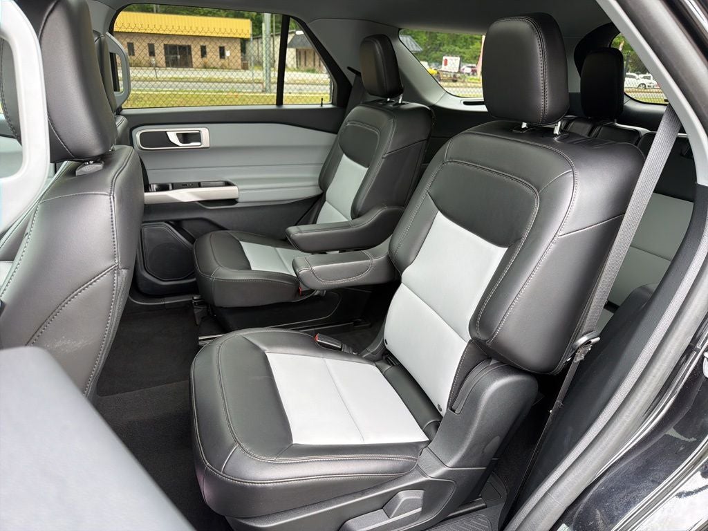 2024 Ford Explorer XLT *** ONE OWNER ** CLEAN TRADE ****