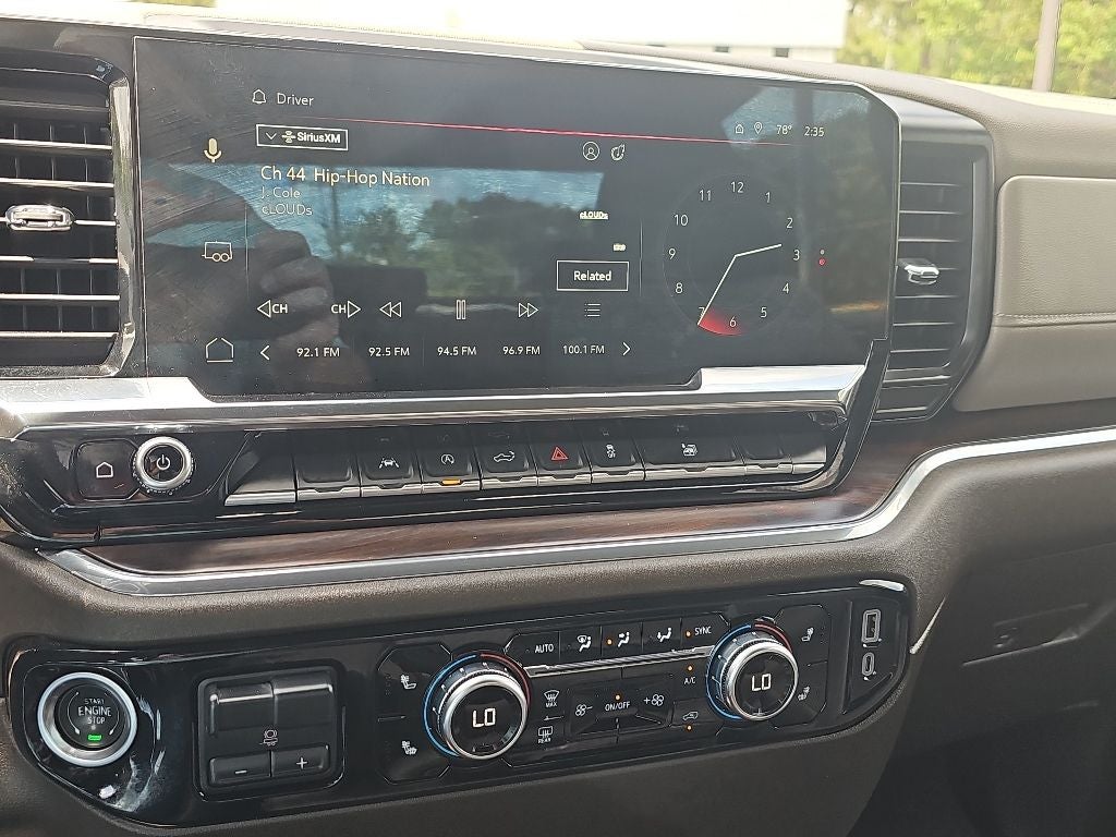 2025 GMC Sierra 1500 SLT
