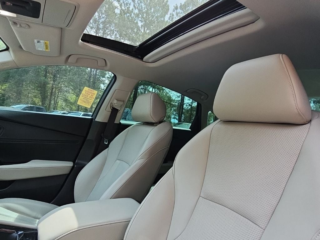 2025 Honda Accord Hybrid Touring *** LOCAL OWNED LOW MILEAGE ***