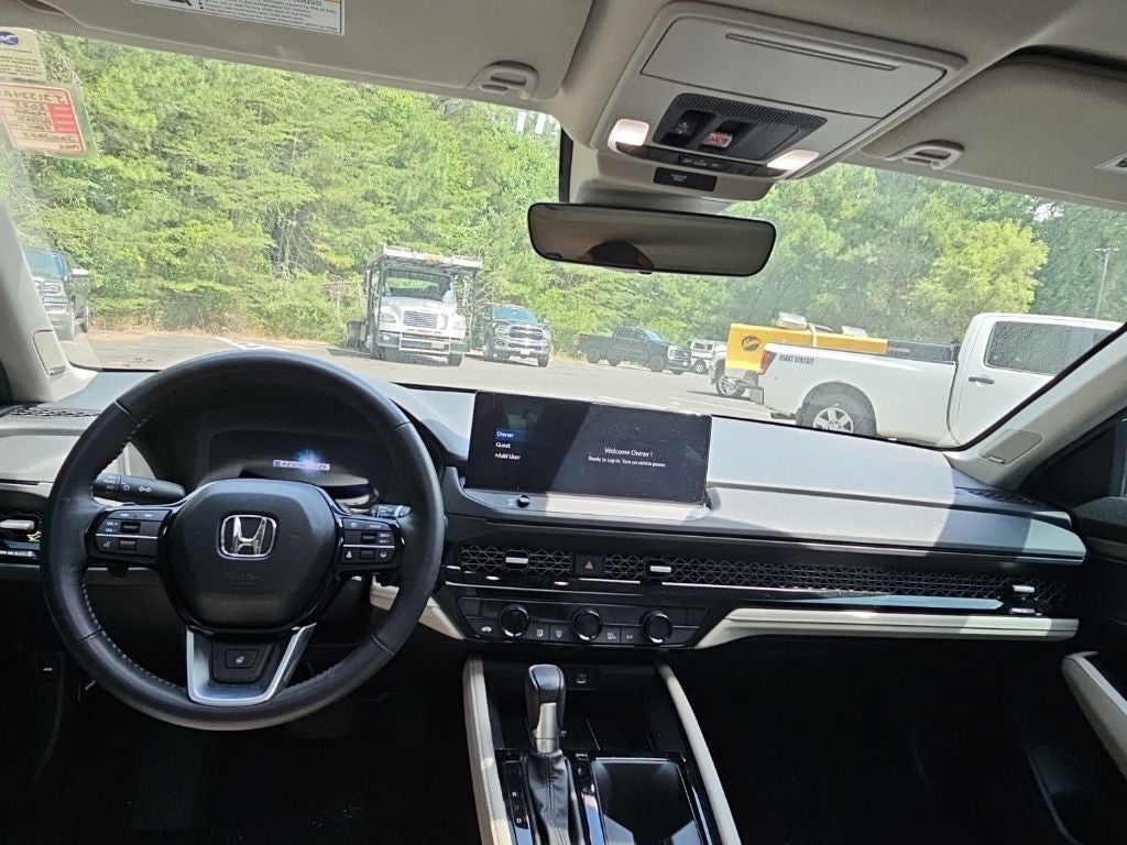 2025 Honda Accord Hybrid Touring *** LOCAL OWNED LOW MILEAGE ***