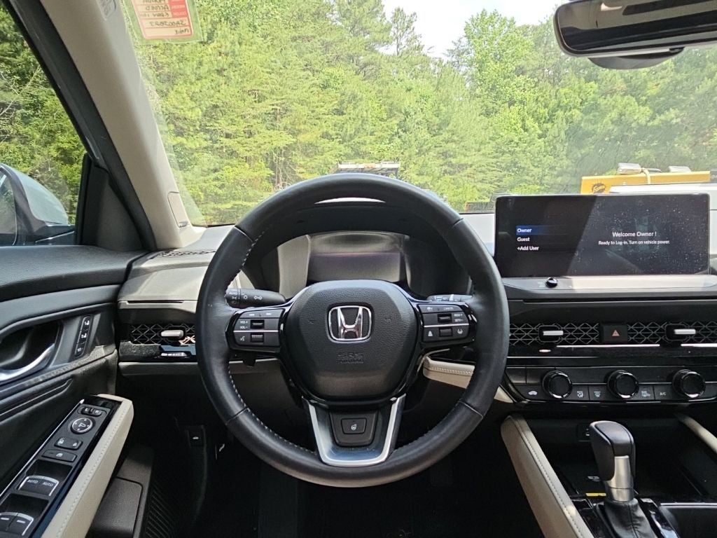 2025 Honda Accord Hybrid Touring *** LOCAL OWNED LOW MILEAGE ***