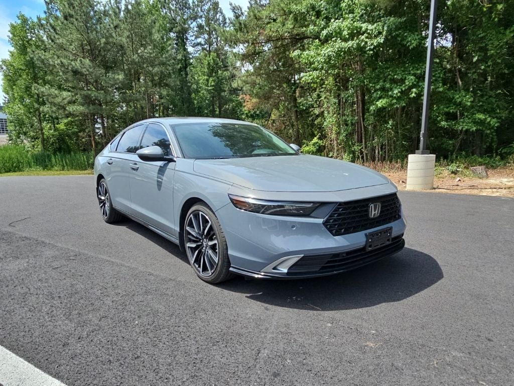 2025 Honda Accord Hybrid Touring *** LOCAL OWNED LOW MILEAGE ***