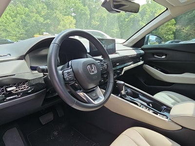 2025 Honda Accord Hybrid Touring *** LOCAL OWNED LOW MILEAGE ***