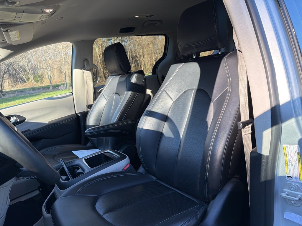 2024 Chrysler Pacifica Touring L **** ONE OWNER ****