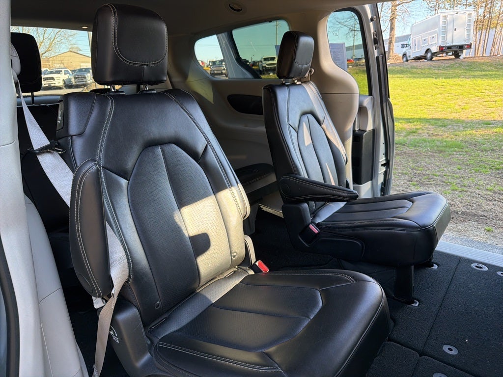 2024 Chrysler Pacifica Touring L **** ONE OWNER ****