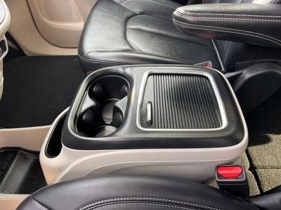 2024 Chrysler Pacifica Touring L **** ONE OWNER ****