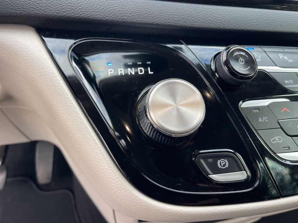 2024 Chrysler Pacifica Touring L **** ONE OWNER ****