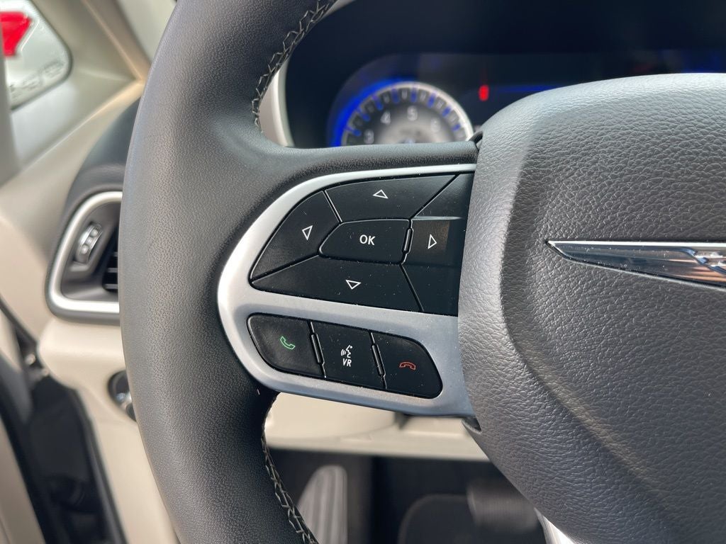 2024 Chrysler Pacifica Touring L **** ONE OWNER ****