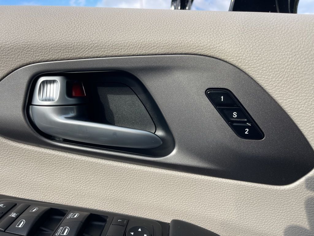 2024 Chrysler Pacifica Touring L **** ONE OWNER ****