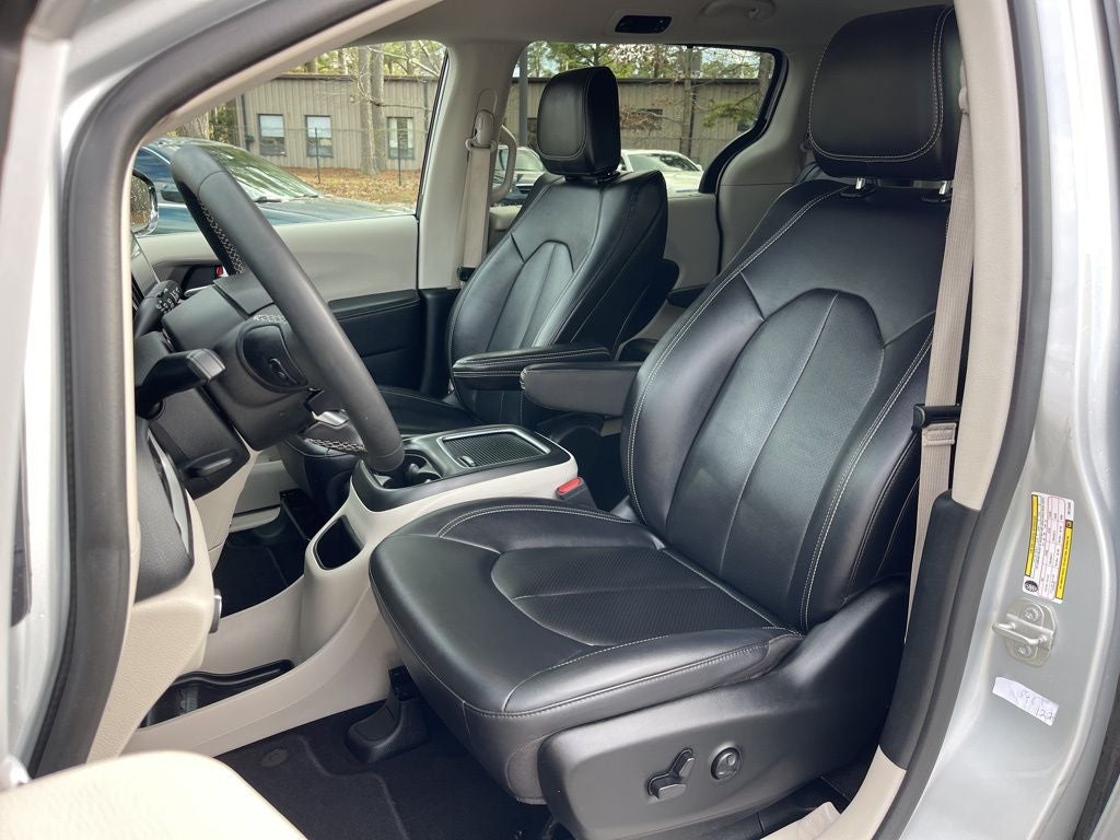 2024 Chrysler Pacifica Touring L **** ONE OWNER ****