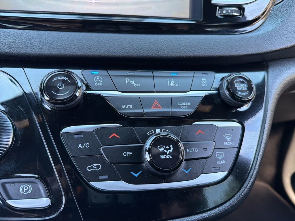 2025 Chrysler Pacifica Select *** ONE OWNER ***