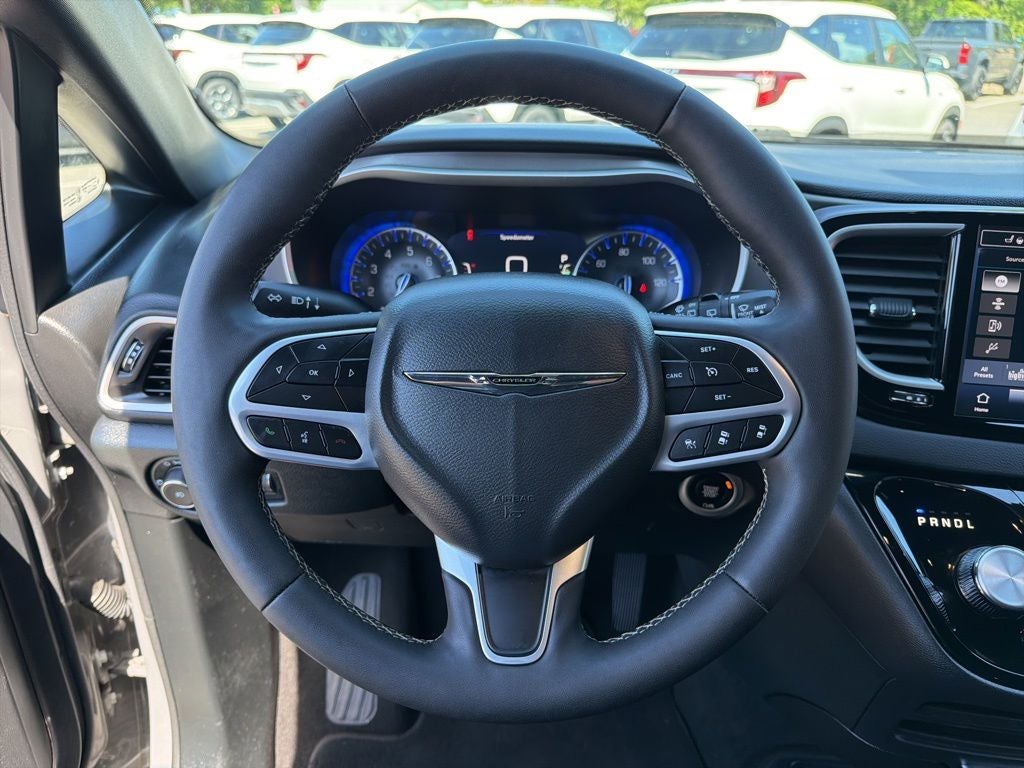2025 Chrysler Pacifica Select *** ONE OWNER ***