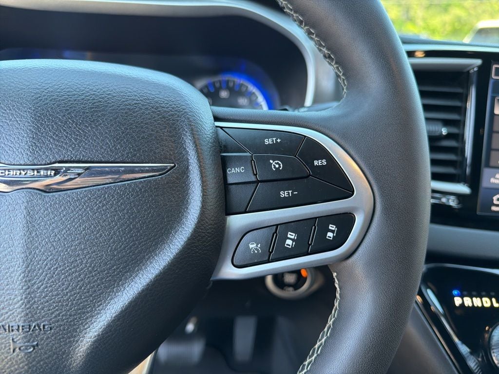 2025 Chrysler Pacifica Select *** ONE OWNER ***