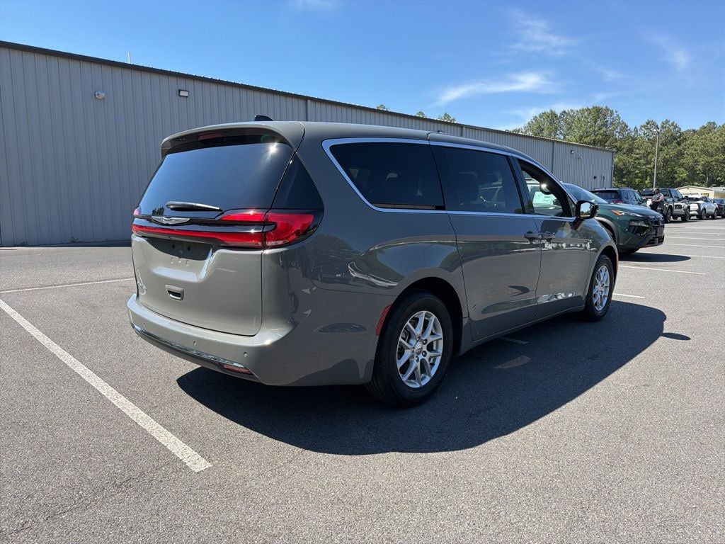 2025 Chrysler Pacifica Select *** ONE OWNER ***